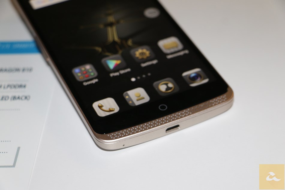 ZTE-Axon-Elite-008