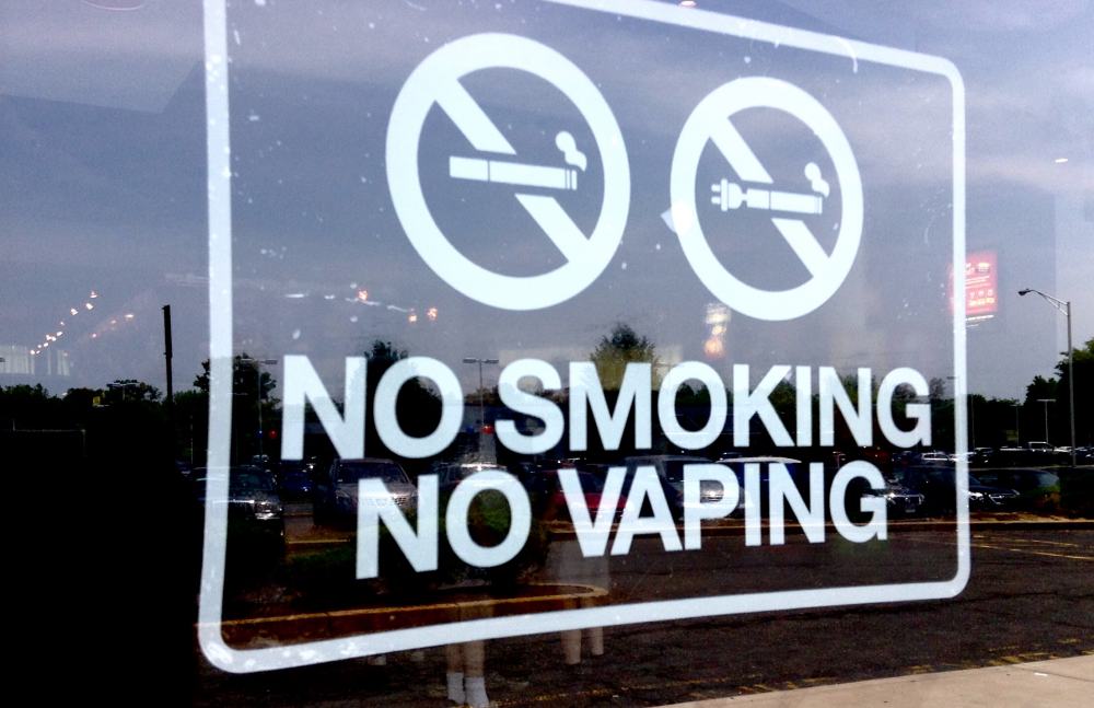 No_Vaping_Sign_(18562436519)