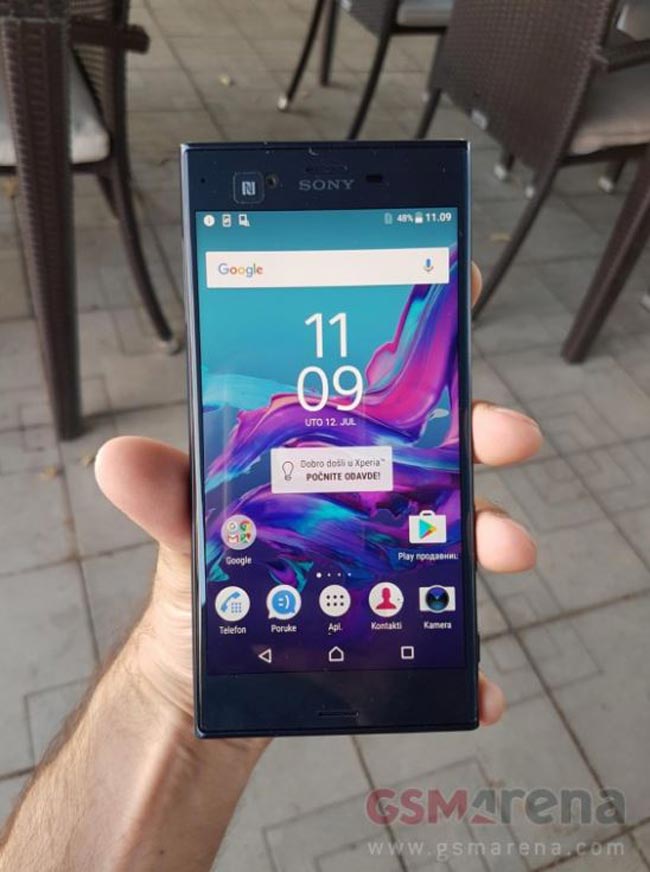 Sony-Xperia-F8331-1
