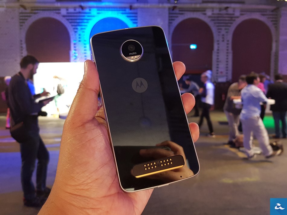 Moto Z Play_001