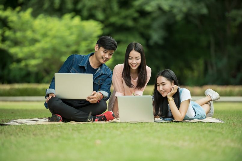 Universiti Amerika Melawan AI Dengan Haramkan Pelajar Tahun Pertama Menggunakan Peranti Dalam Kelas
