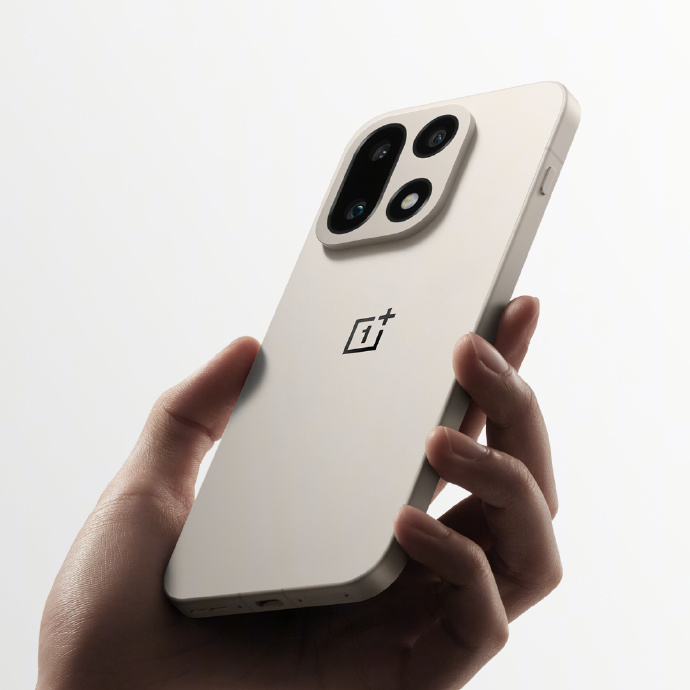 Imej Rasmi OnePlus 15 Diperlihatkan Kepada Umum 1 OnePlus 15 4