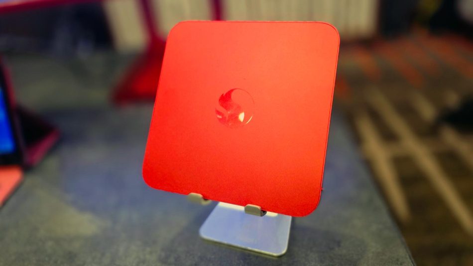 Ini Bukan Pad Pengecas Nirwayar Tetapi PC Ultra Nipis Snapdragon X2 Elite 3 Qualcomm prototaip Kotak Kompak A