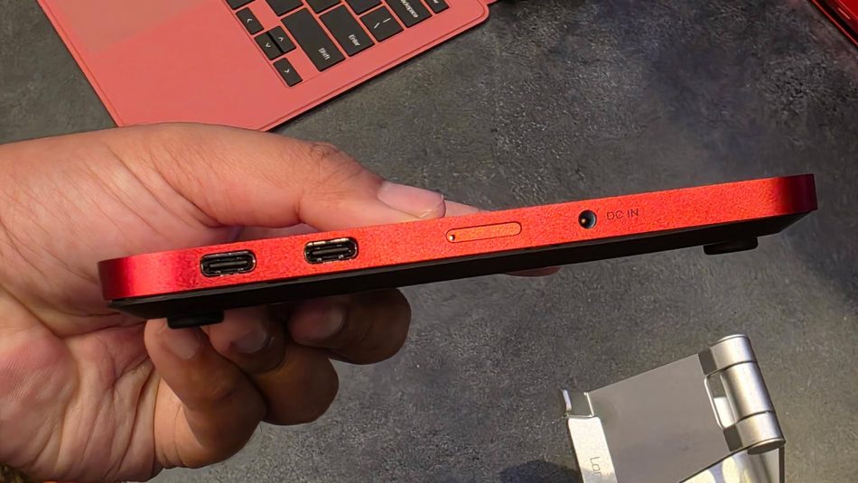 Ini Bukan Pad Pengecas Nirwayar Tetapi PC Ultra Nipis Snapdragon X2 Elite 4 Qualcomm prototaip Kotak Kompak C