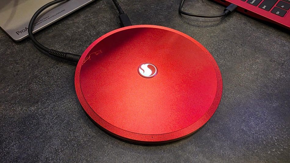 Ini Bukan Pad Pengecas Nirwayar Tetapi PC Ultra Nipis Snapdragon X2 Elite 1 Qualcomm prototaip PC piring B