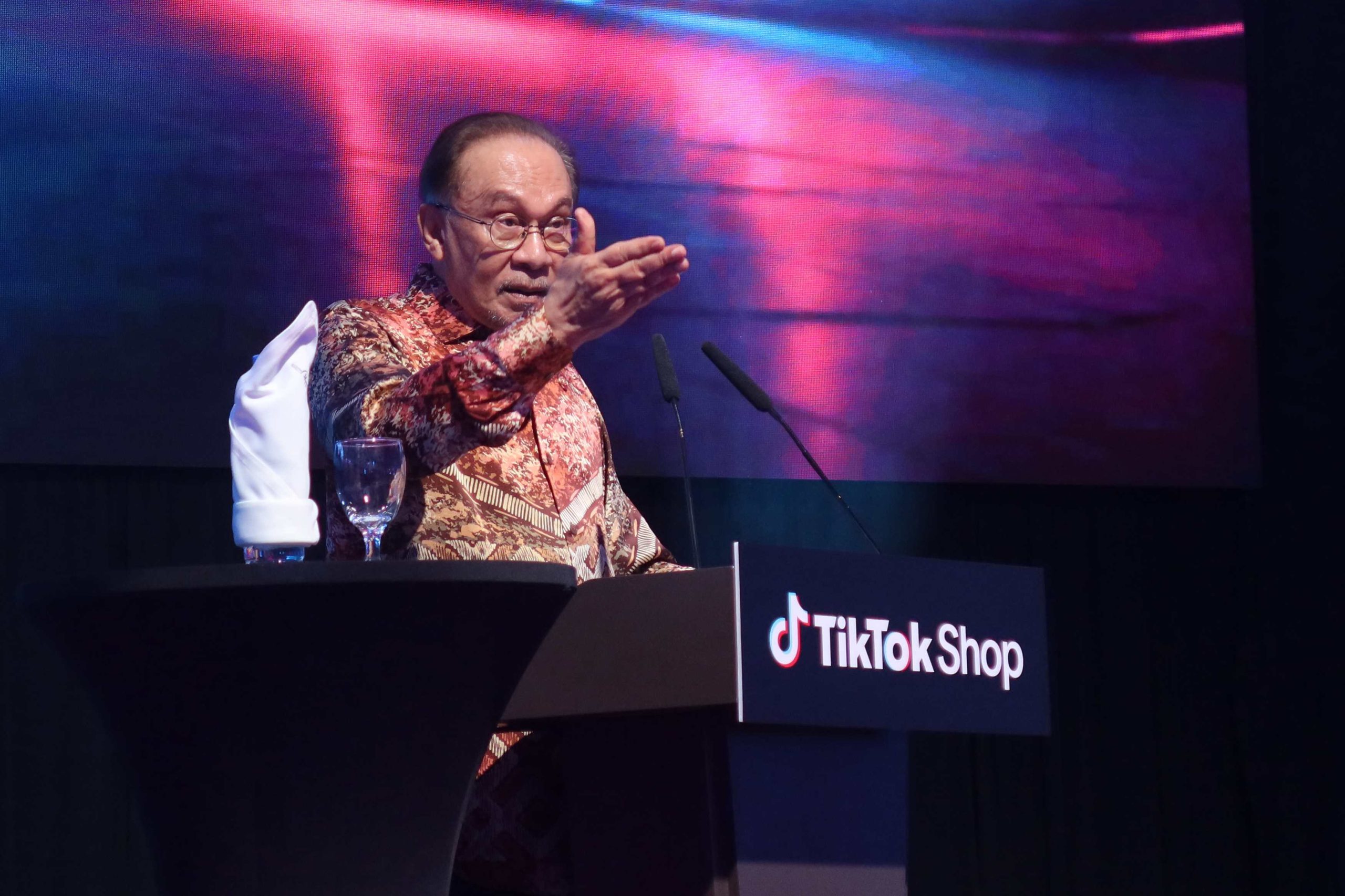 PMX Anwar Ibrahim Mengatakan Pelabur Rancang Melabur $50 Bilion Di Malaysia – Untuk Pusat Data dan AI