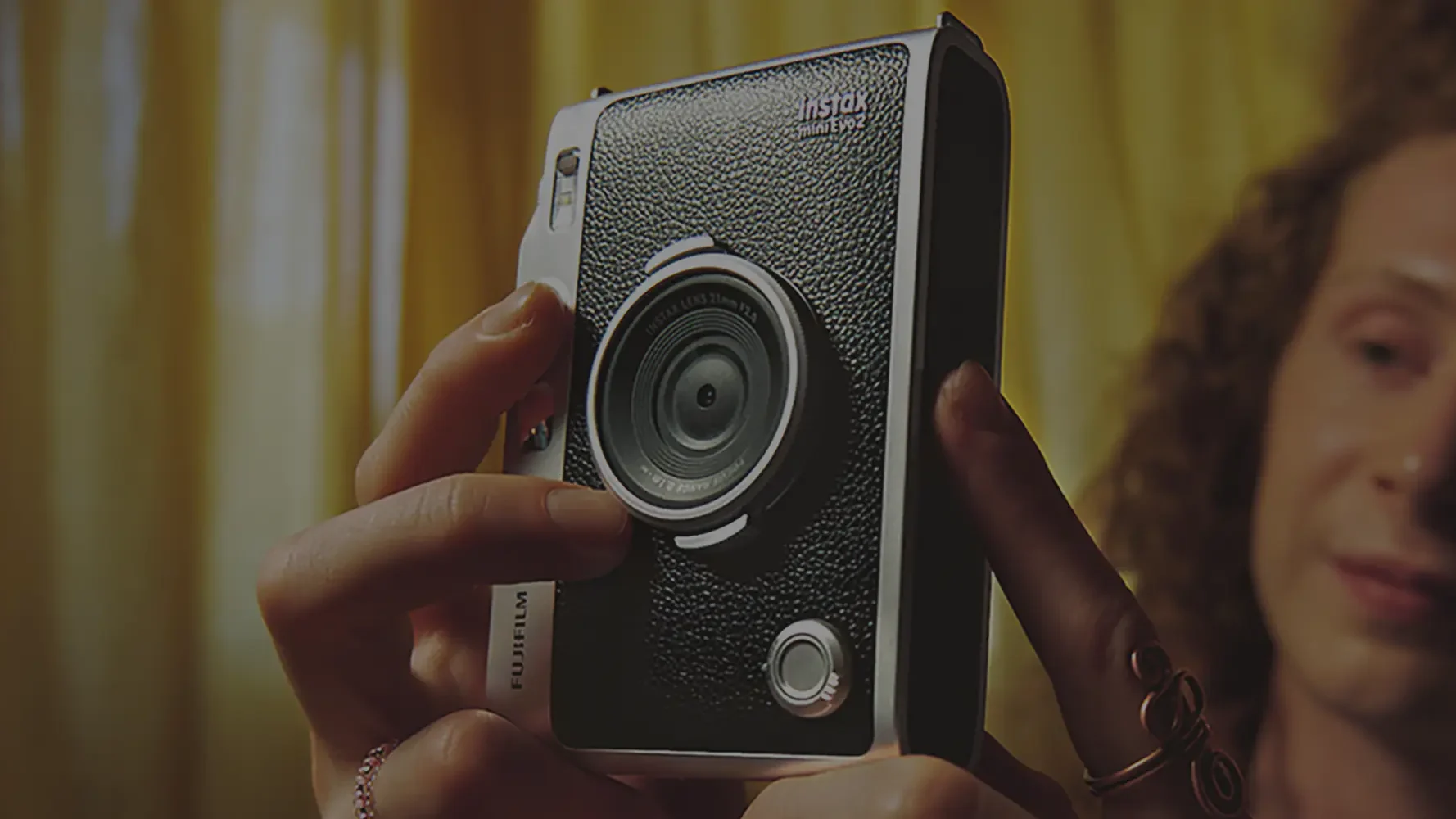 Fujifilm Instax Mini Evo 2 Dilancarkan Dengan Skrin Lebih Besar Dan Lensa Baharu